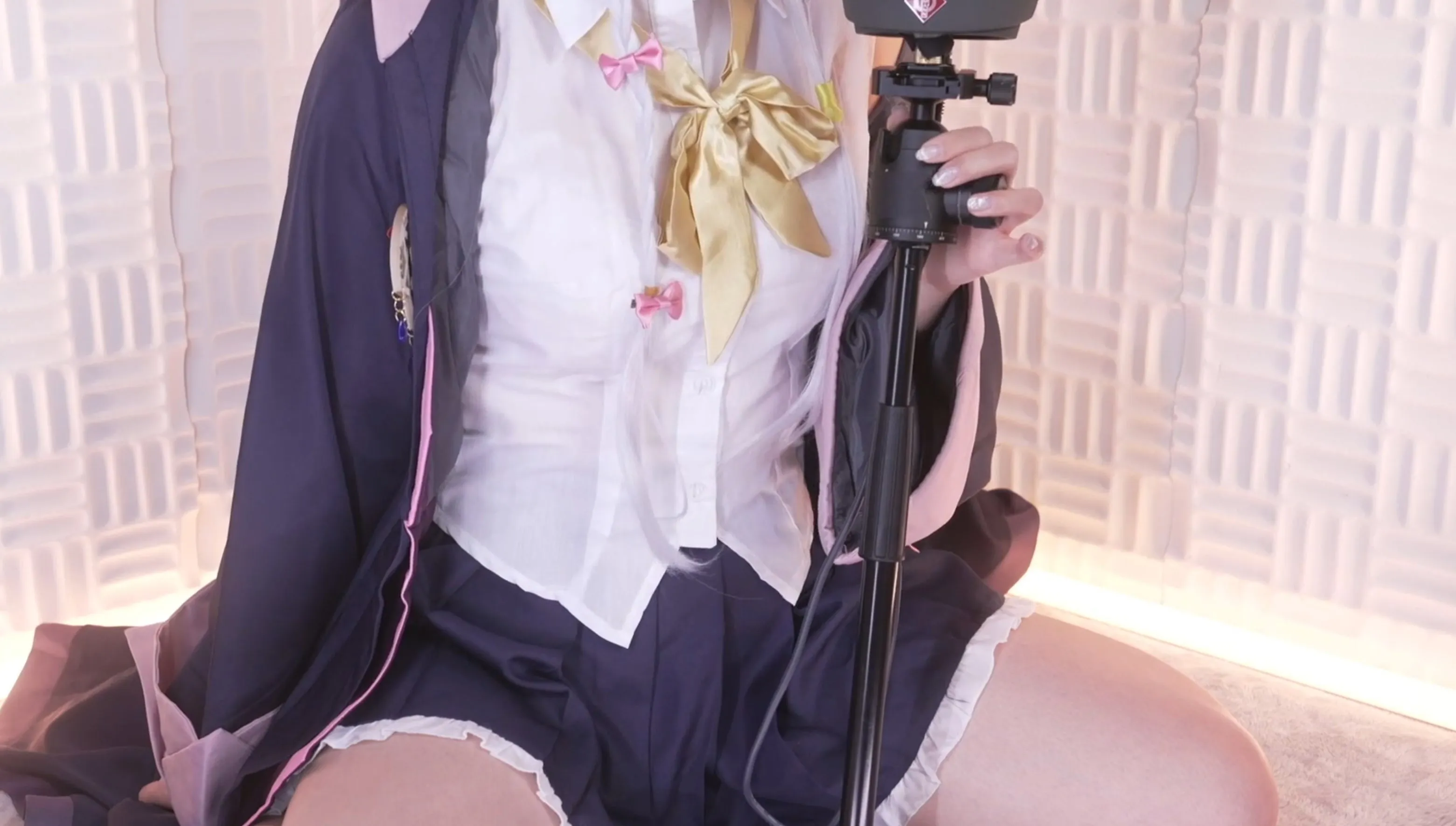 This picture is used as a preview/sample of the Aynuzir Elaina Cosplay. It will show you an idea of how the pictures in the whole set would look like.